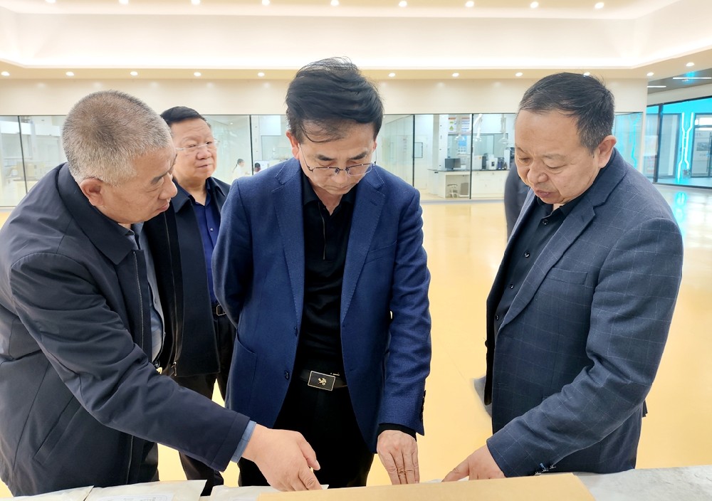 省工信廳副廳長黃寶榮調研甘肅前進集團傳祁甘味乳業(yè)運營情況