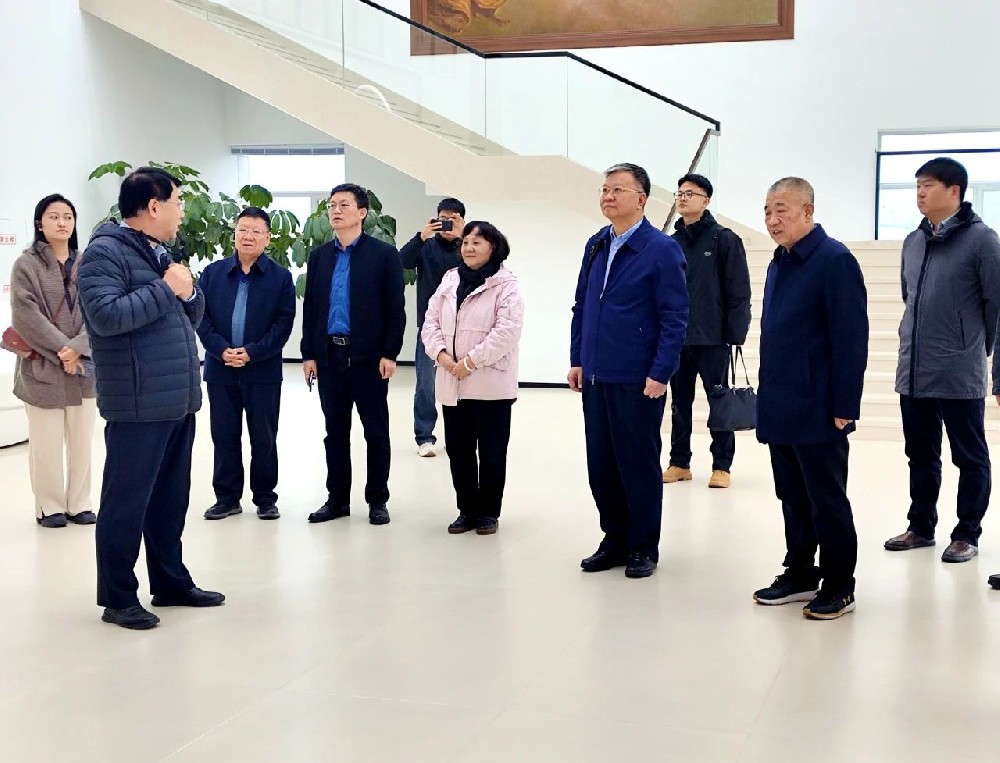 嚴純華院士到甘肅前進集團傳祁甘味乳業(yè)考察