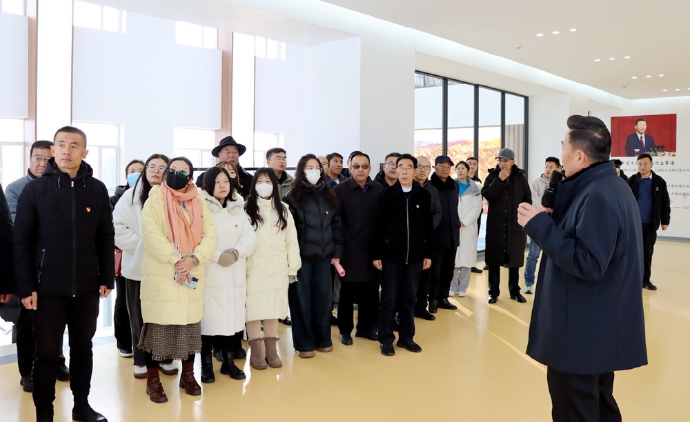 建共建聚合力,交流學(xué)習(xí)促提升——蘭州新區(qū)中川園區(qū)經(jīng)濟發(fā)展局黨支部聯(lián)合方家坡社區(qū)黨支部到傳祁甘味乳業(yè)開展主題黨日活動