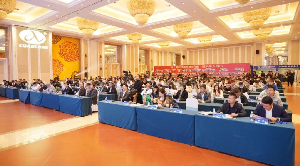 甘肅前進(jìn)“牛人”在第八屆中國奶業(yè)風(fēng)云榜公益評選頒獎慶典上斬獲多項殊榮