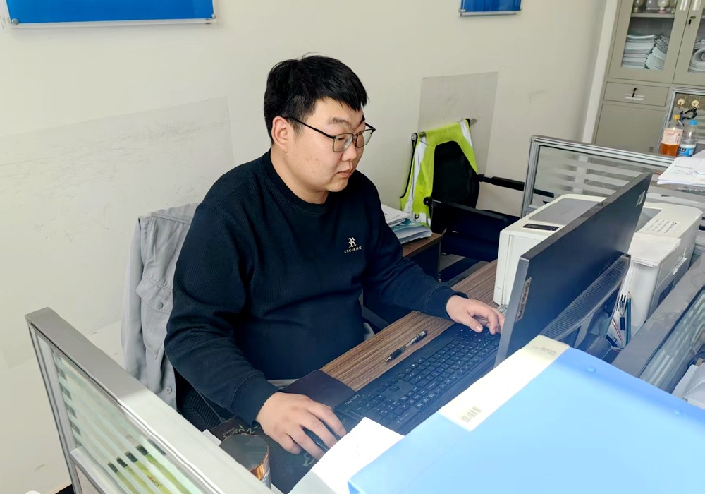 用堅(jiān)持書(shū)寫(xiě)成長(zhǎng)答卷