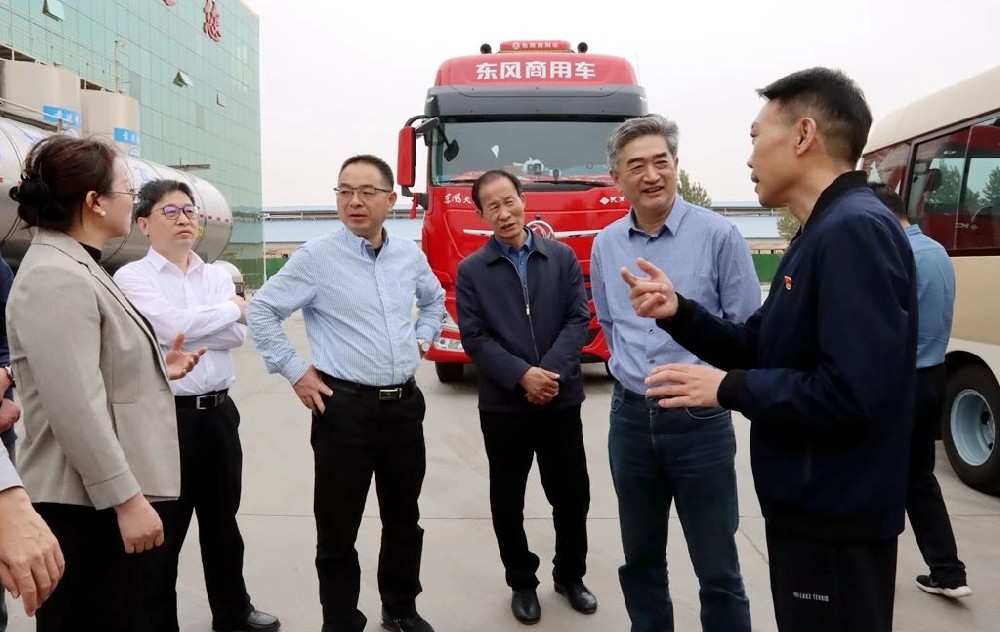 浙江省舟山市人大常委會副主任方敏一行到甘肅前進集團考察