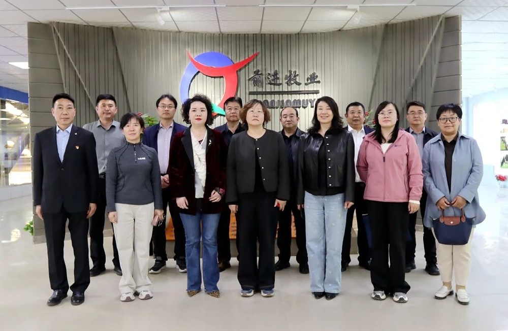 全市教育系統(tǒng)到甘肅前進集團考察學生奶源基地
