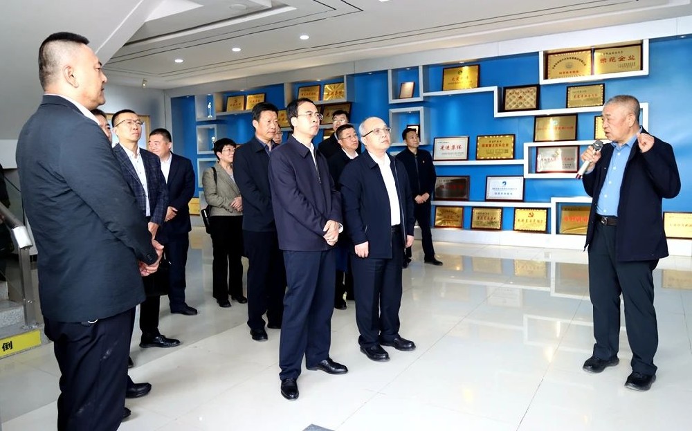 省工商聯(lián)和中國(guó)郵儲(chǔ)銀行甘肅分行到甘肅前進(jìn)集團(tuán)調(diào)研考察