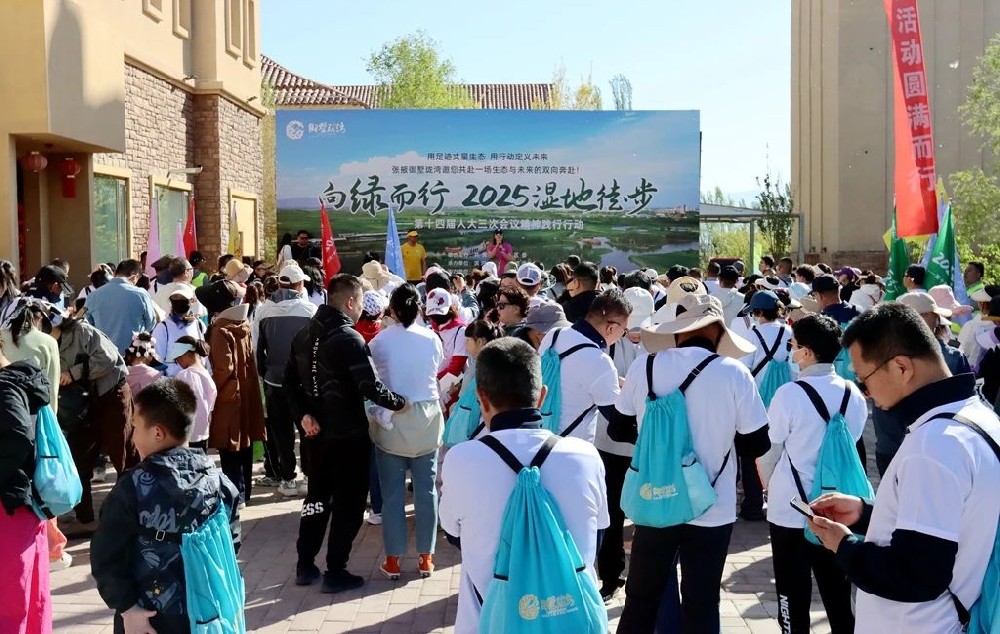 甘肅傳祁乳業(yè)助力濕地徒步活動