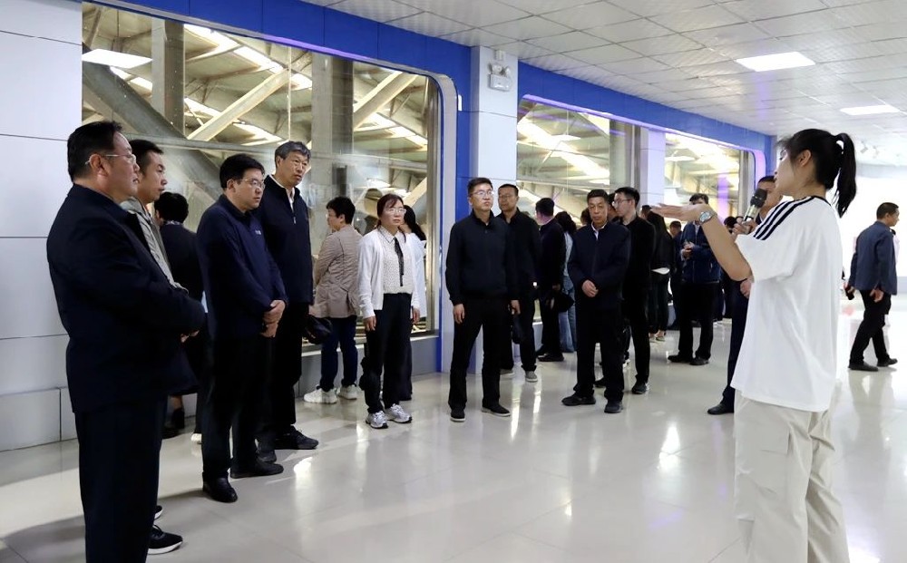 全省新的社會(huì)階層人士統(tǒng)戰(zhàn)工作業(yè)務(wù)骨干培訓(xùn)班學(xué)員到甘肅前進(jìn)集團(tuán)參觀學(xué)習(xí)