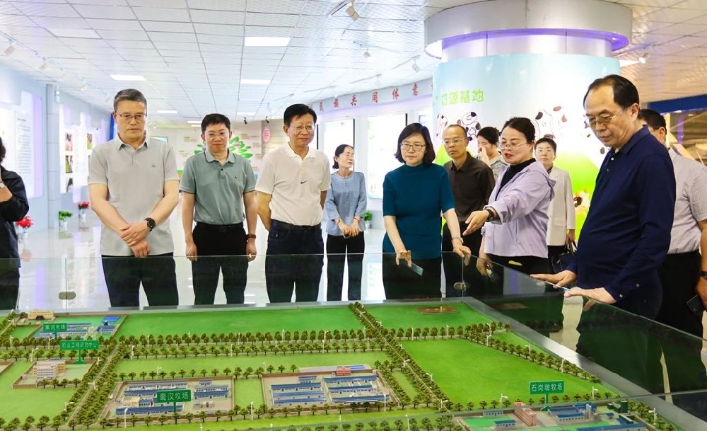 內(nèi)蒙古自治區(qū)政協(xié)副主席張磊帶領(lǐng)考察組到甘肅前進集團考察學習