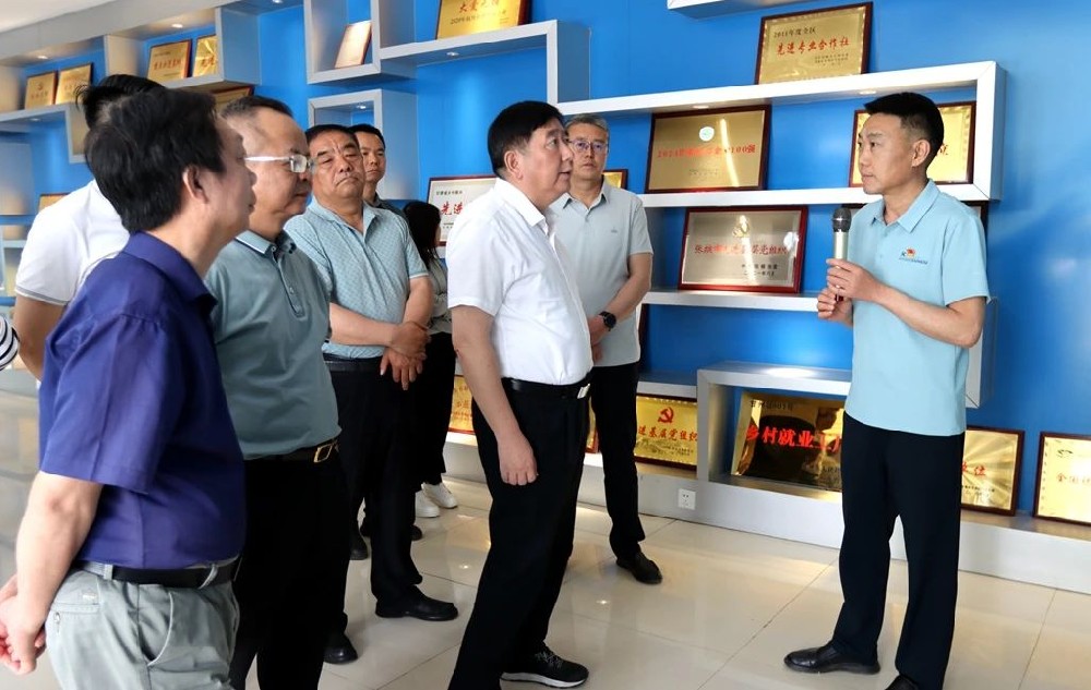 廣東省茂名市政協(xié)副主席周天帶領(lǐng)考察組到甘肅前進集團考察