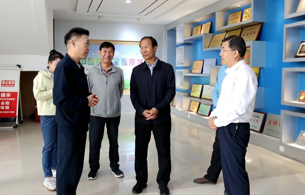 市人大常委會(huì)副主任陳明彪帶領(lǐng)調(diào)研組到甘肅前進(jìn)集團(tuán)調(diào)研