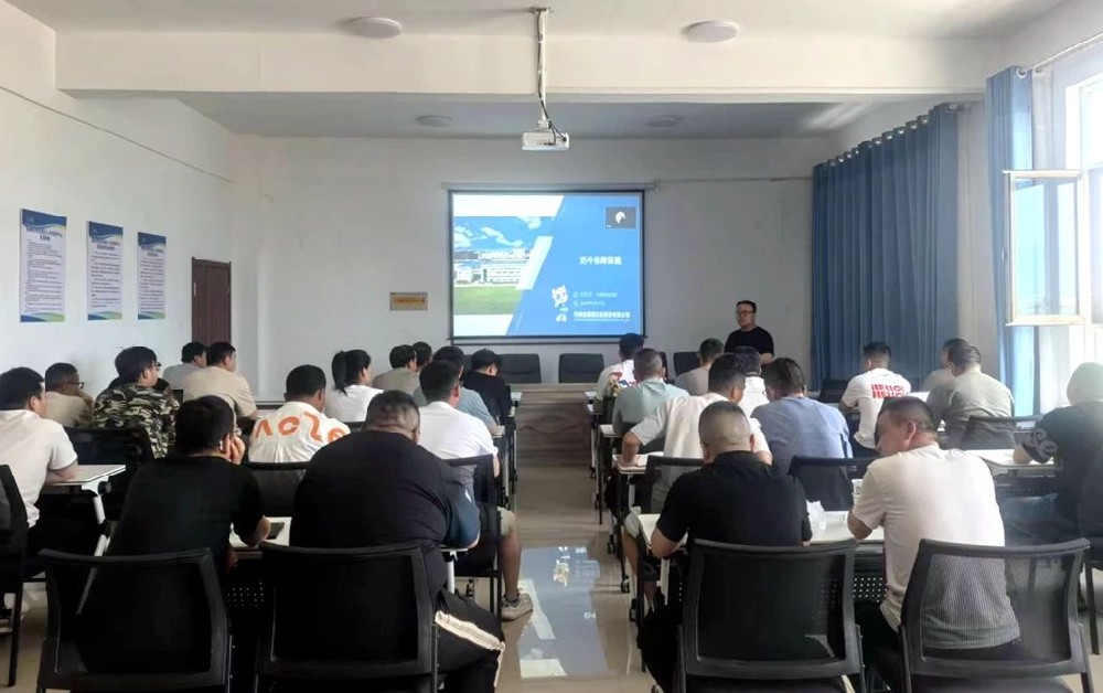 甘肅前進(jìn)牧業(yè)開展2025年修蹄隊(duì)崗位晉升評(píng)定暨技能提升培訓(xùn)