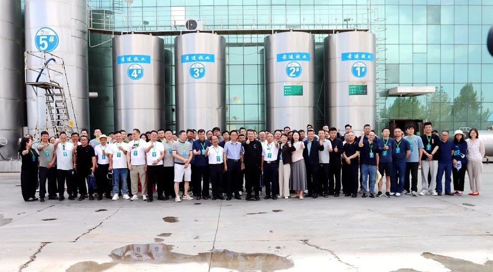 張掖全國(guó)鄉(xiāng)村振興農(nóng)產(chǎn)品產(chǎn)銷對(duì)接會(huì)嘉賓到甘肅前進(jìn)集團(tuán)考察