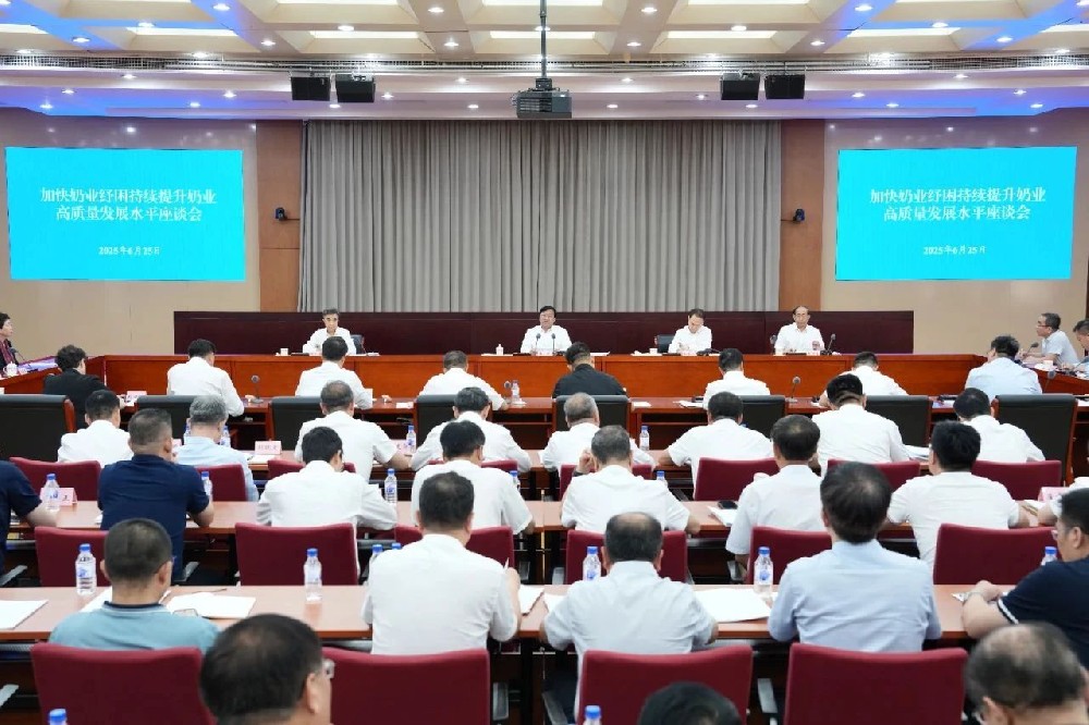 甘肅前進集團參加農(nóng)業(yè)農(nóng)村部加快奶業(yè)紓困持續(xù)提升奶業(yè)高質(zhì)量發(fā)展水平座談會