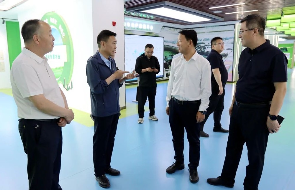 省政府辦公廳副主任韓正賓一行到甘肅前進牧業(yè)調(diào)研