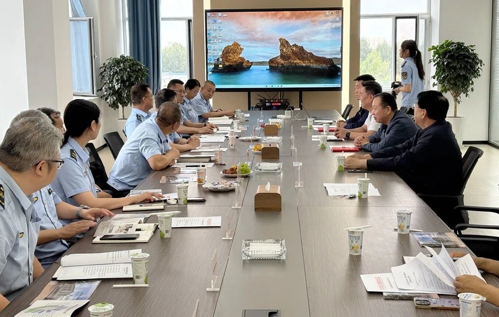 甘肅省高速公路路政執(zhí)法總隊(duì)到甘肅傳祁甘味乳業(yè)開(kāi)展主題黨日活動(dòng)