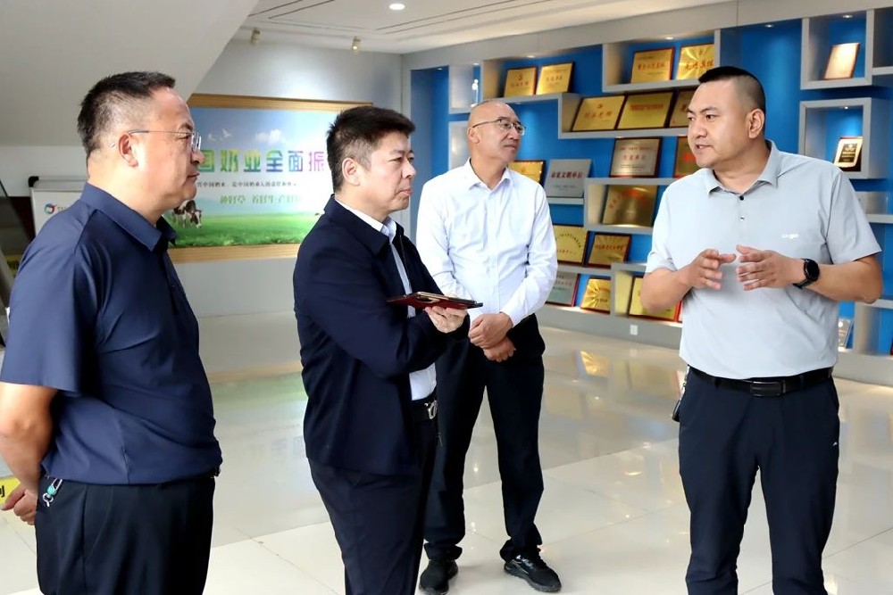 新希望草根知本集團副總裁鄧天雙到甘肅前進集團考察