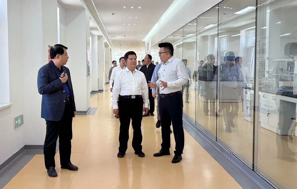 全國人大農(nóng)業(yè)與農(nóng)村委員會副主任委員李紀恒到甘肅傳祁甘味乳業(yè)調研