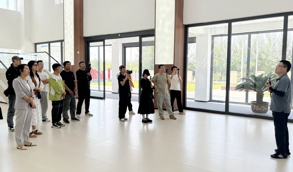 “打包夢想從新區(qū)出發(fā)”采風活動走進甘肅傳祁甘味乳業(yè)