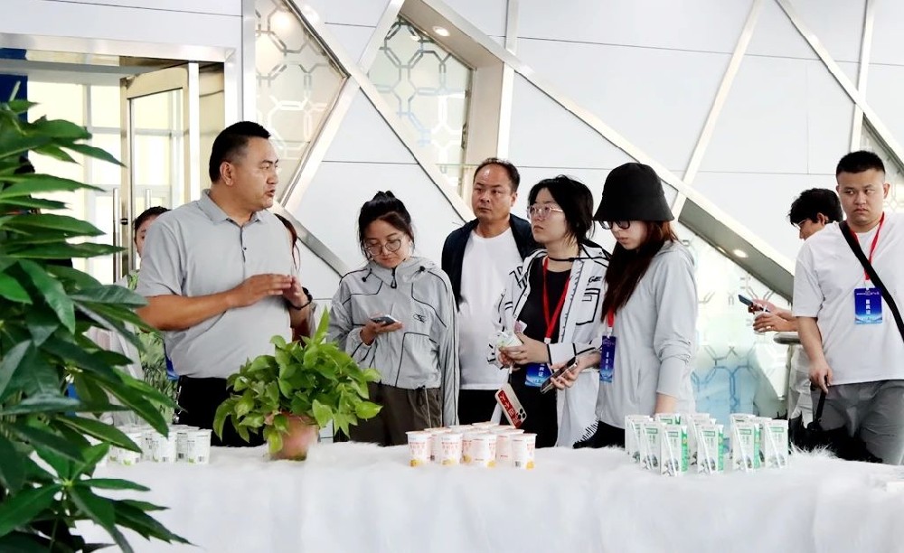 走進(jìn)前進(jìn)看發(fā)展，多維度解鎖“鮮名片”——“高質(zhì)量發(fā)展中國(guó)行”甘肅篇主題活動(dòng)來到甘肅前進(jìn)集團(tuán)