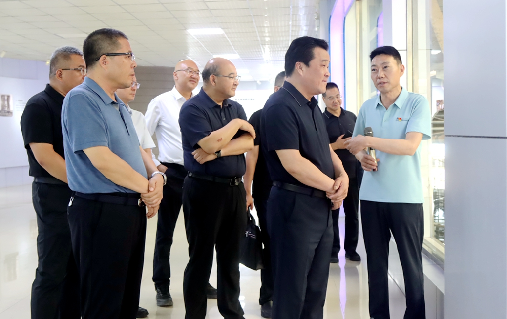 省營商環(huán)境建設(shè)局局長何正義到甘肅前進(jìn)集團(tuán)調(diào)研