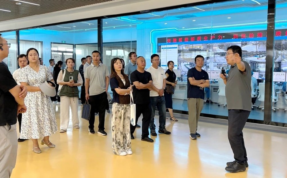 全省中小企業(yè)數(shù)字化轉(zhuǎn)型推進(jìn)活動(dòng)參會人員到甘肅傳祁甘味乳業(yè)參觀學(xué)習(xí)