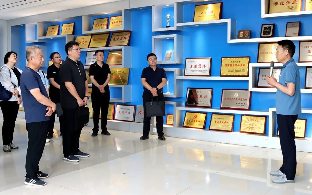 2025年省直機(jī)關(guān)任職培訓(xùn)班第九期第四調(diào)研組到甘肅前進(jìn)集團(tuán)觀摩學(xué)習(xí)