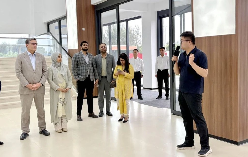 巴基斯坦駐華大使團(tuán)到甘肅傳祁甘味乳業(yè)考察