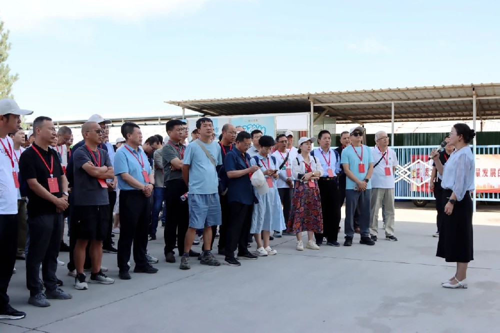 甘肅省第十八批勞模、高技能人才到甘肅前進牧業(yè)觀摩交流