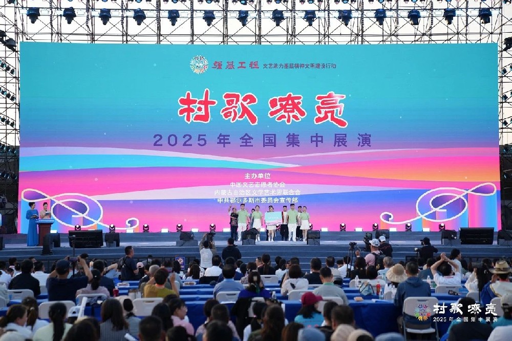 原創(chuàng)村歌《前進之歌》唱響大草原