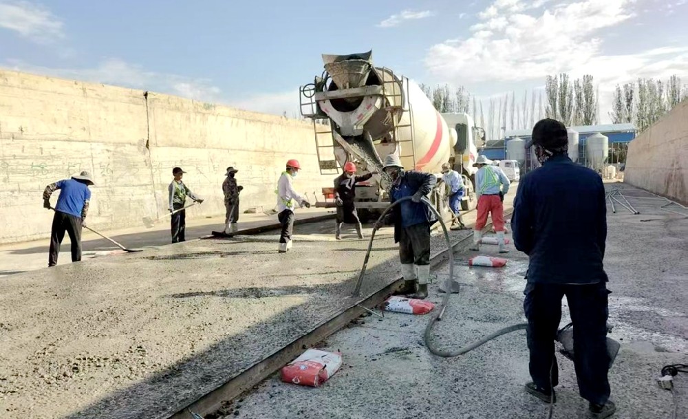 前進牧業(yè)基建部：精查細治除隱患，筑牢青貯壓窖安全堤