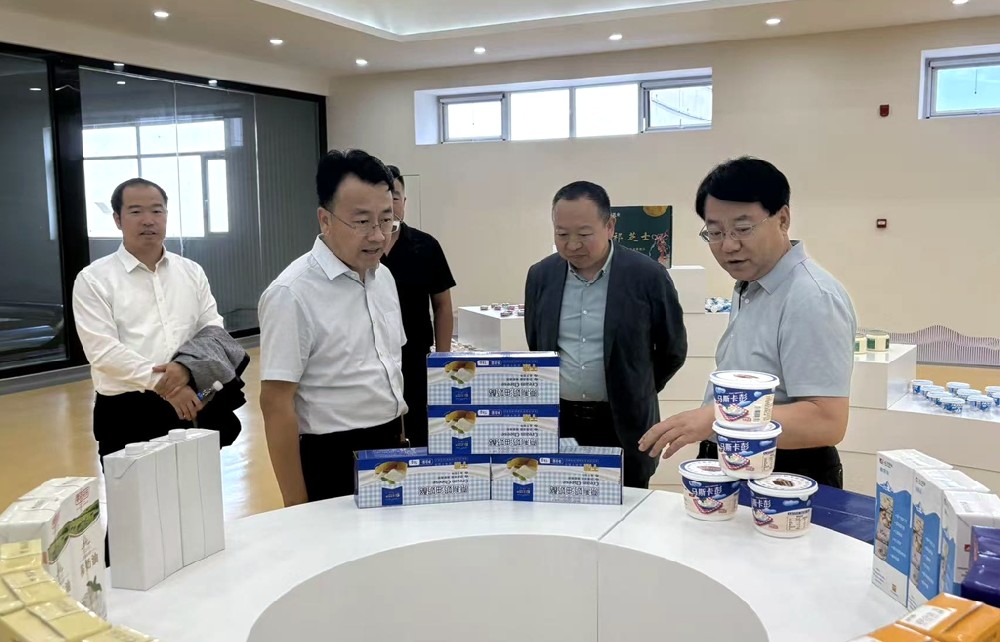 省工商聯(lián)秘書長(zhǎng)宋學(xué)勤到甘肅傳祁甘味乳業(yè)調(diào)研