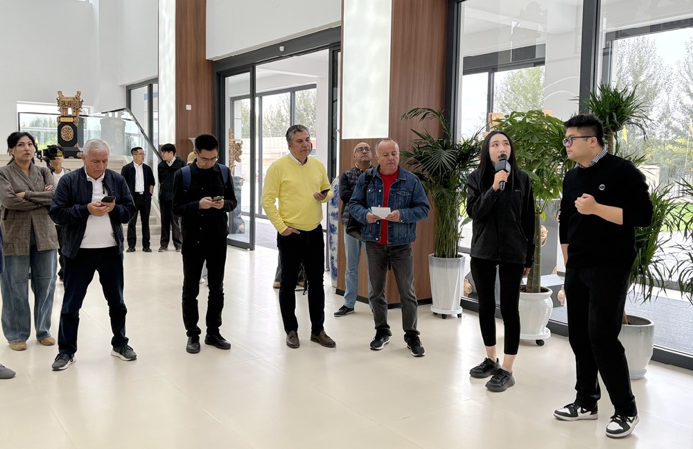 人民日報社歐亞媒體團到甘肅傳祁甘味乳業(yè)采訪報道