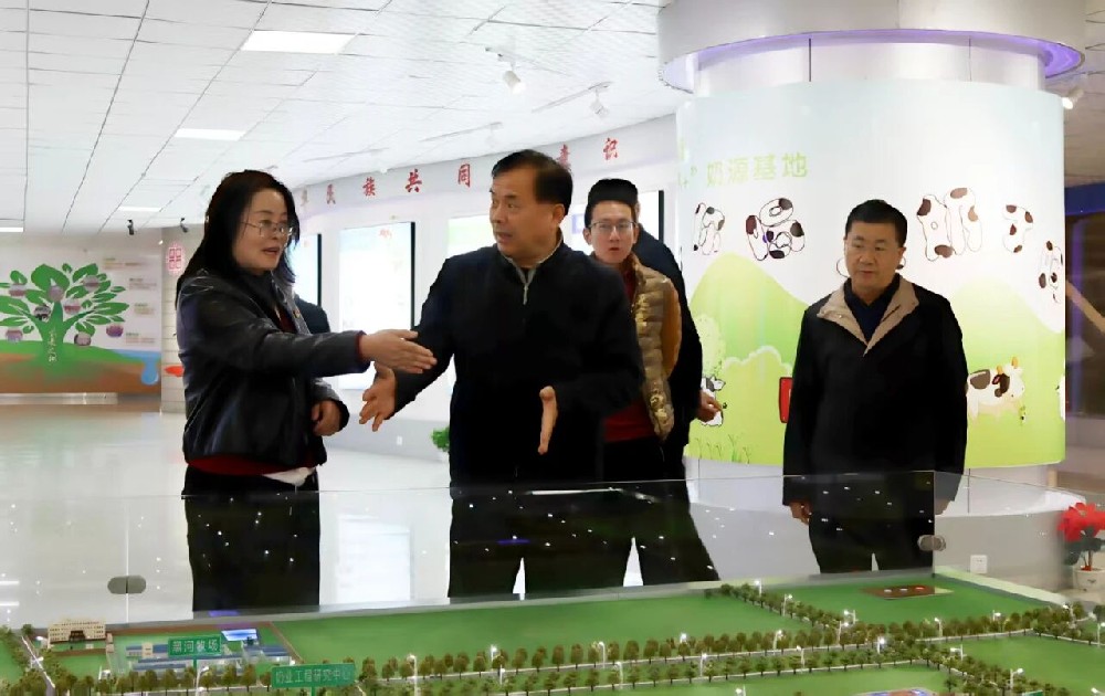 遼寧省人大調研組到甘肅前進集團調研