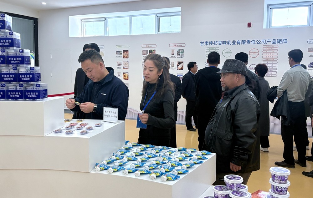 天?？h民營經(jīng)濟(jì)人士到甘肅傳祁甘味乳業(yè)開展現(xiàn)場(chǎng)教學(xué)交流活動(dòng)