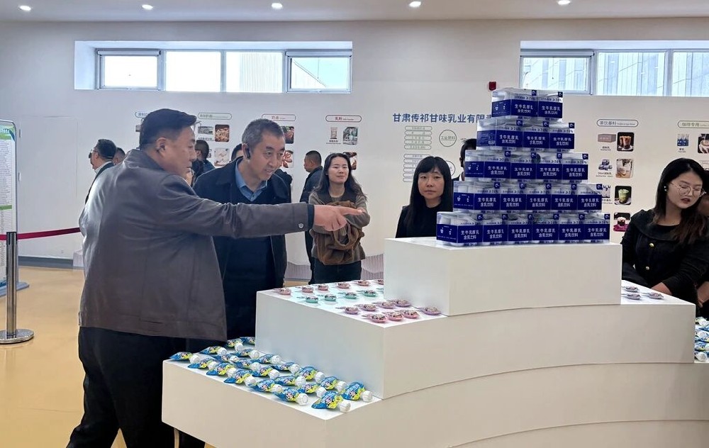 舟曲中學(xué)與傳祁甘味乳業(yè)聯(lián)合開(kāi)展主題黨日活動(dòng)